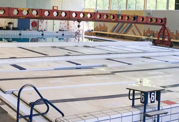 Movable swimming pool floor replacement for De Kwakel